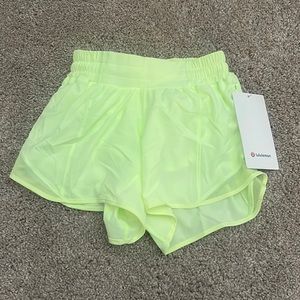 NWT!! LULU LEMON!! Hotty Hot Low-Rise Lined Short 4” Faded Zap size 2!!